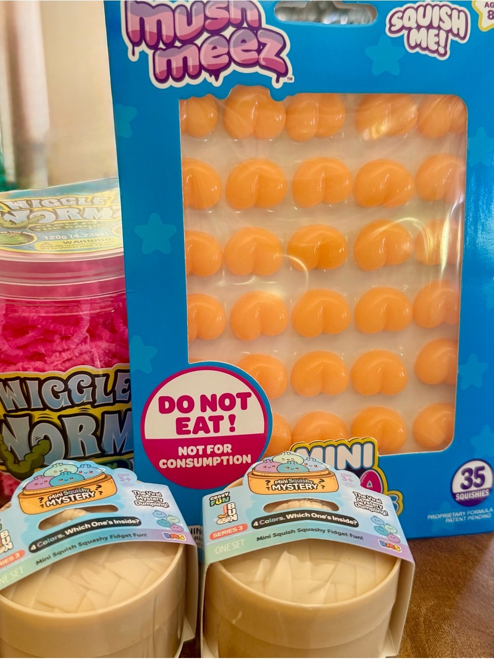NWT Mystery Mini Dumplings, Taba minis, Wormz